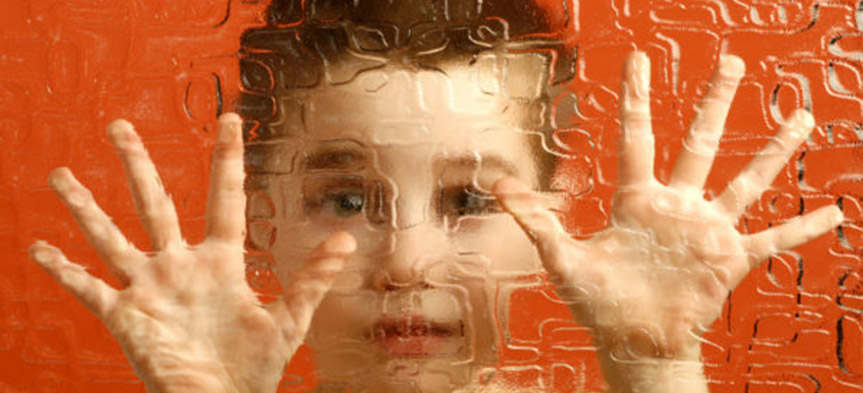 به مناسبت روز جهانی اوتیسم؛ یک کودک مبتلا دنیا را چگونه می‌بیند؟!