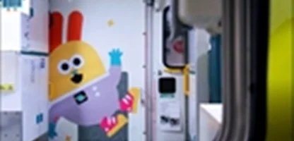 تصویرسازی های شاد در آمبولانس های انگلیس برای بچه ها!