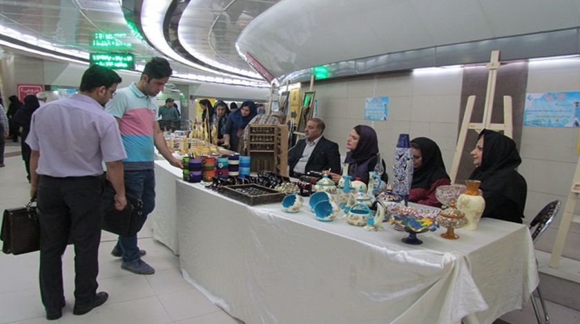 زیرگذرهای مترو، میزبان بازارچه‌ های خیریه