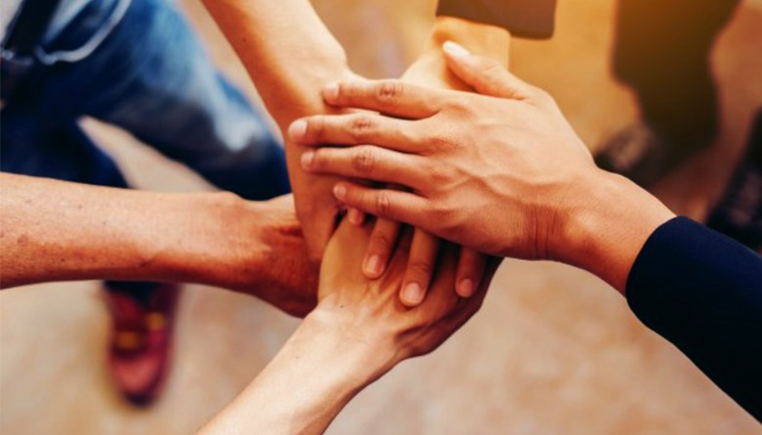 واگذاری کارها به مردم و قرار گرفتن دولت در جایگاه سیاست‌گذاری و نظارت