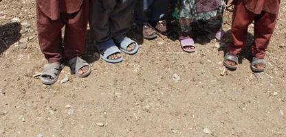 جمع‌سپاری مالی؛ خرید کفش برای دانش‌آموزان نیازمند سیستان و بلوچستان
