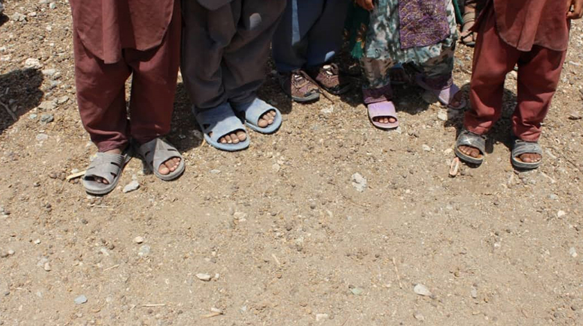 جمع‌سپاری مالی؛ خرید کفش برای دانش‌آموزان نیازمند سیستان و بلوچستان