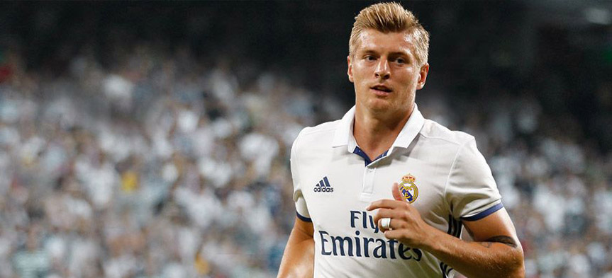 تونی کروس، پیراهن و مدال خود را به نفع خیریه اهدا می کند!